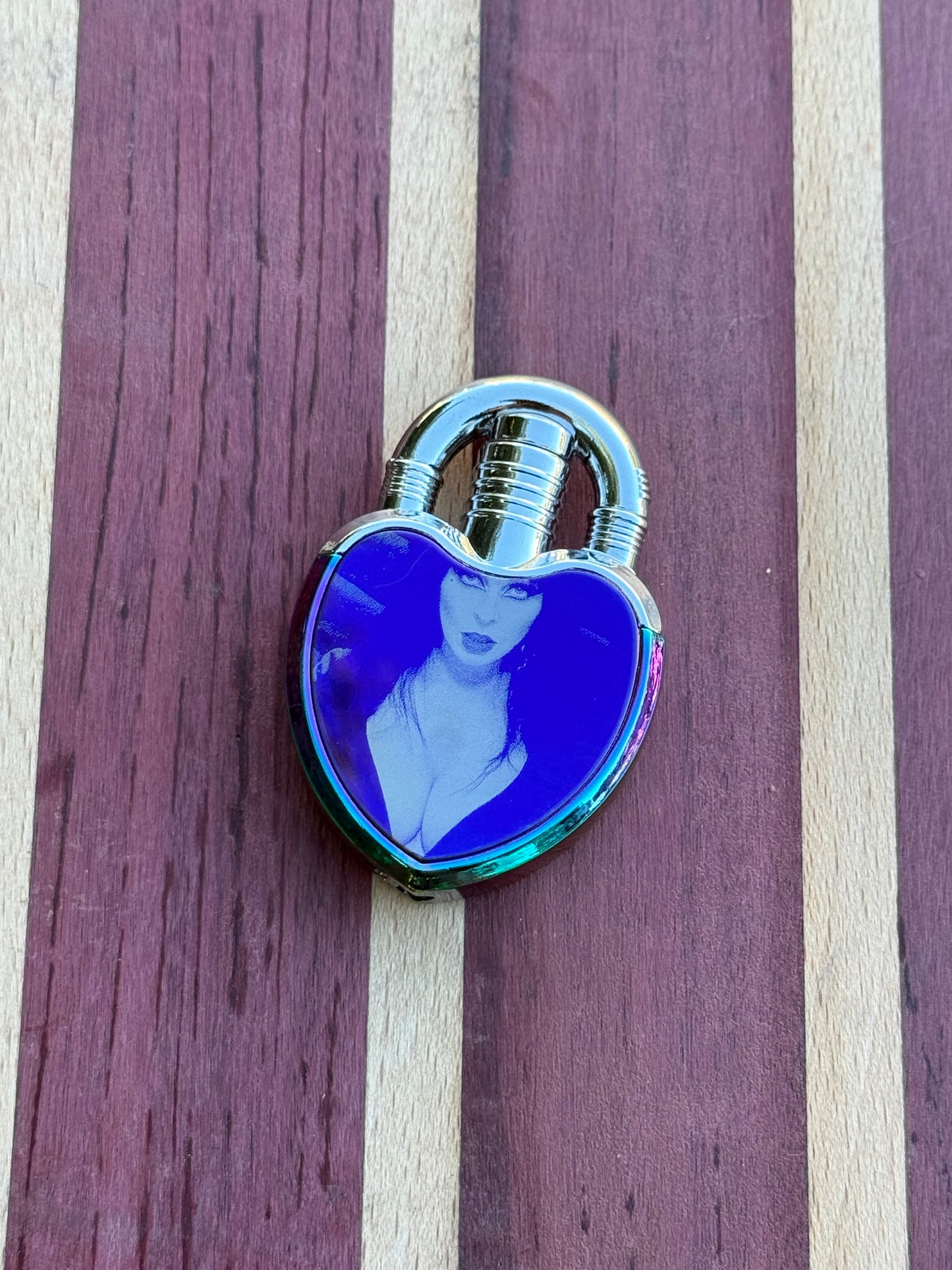 Elvira Heart Lighter