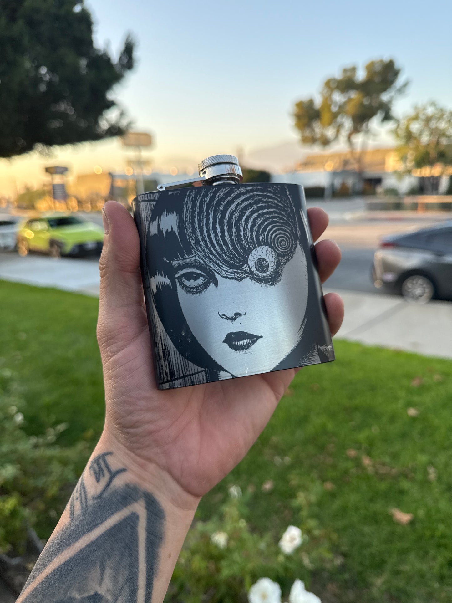 Uzumaki 6oz Flasks