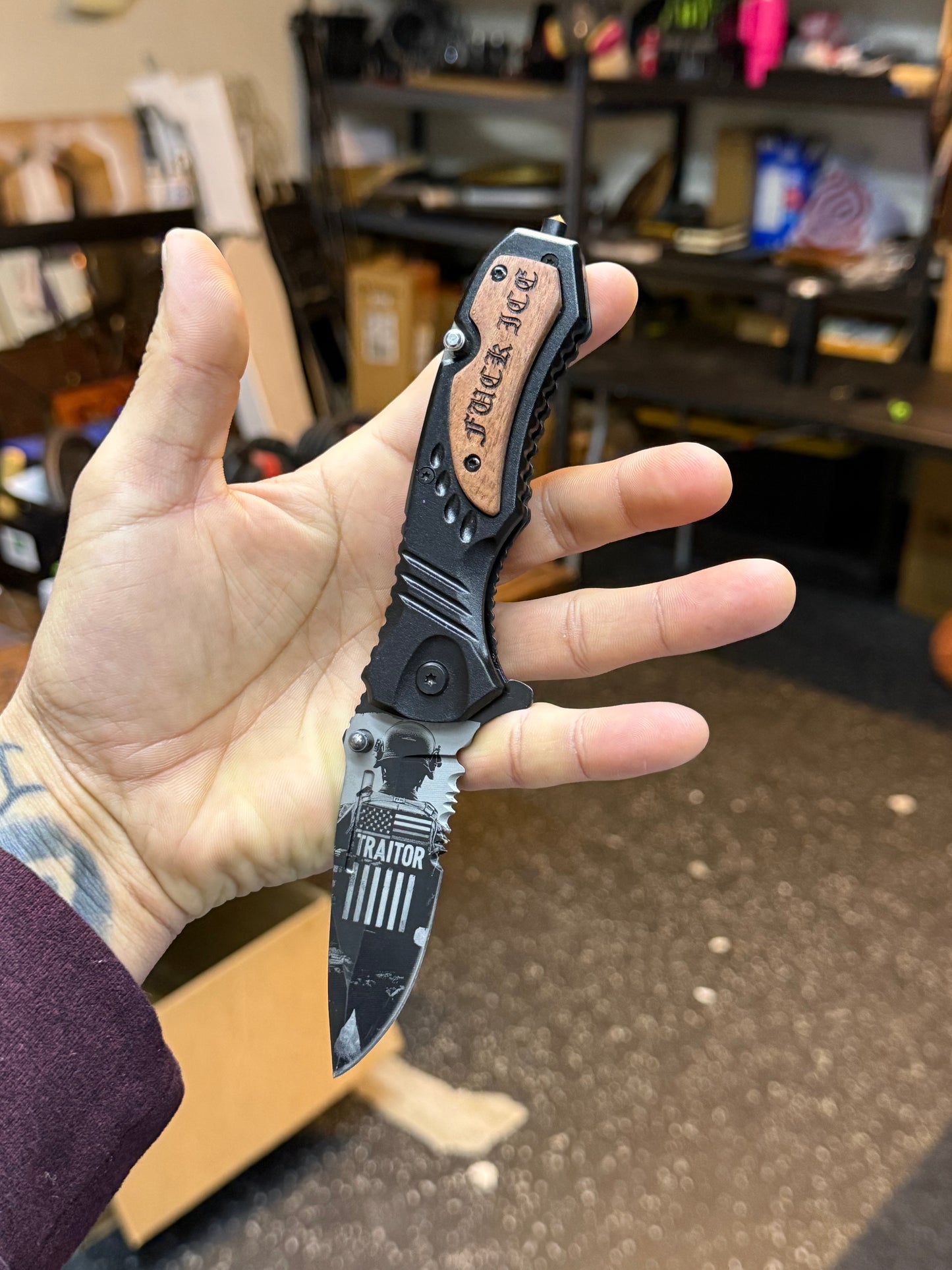 US Traitor Knife