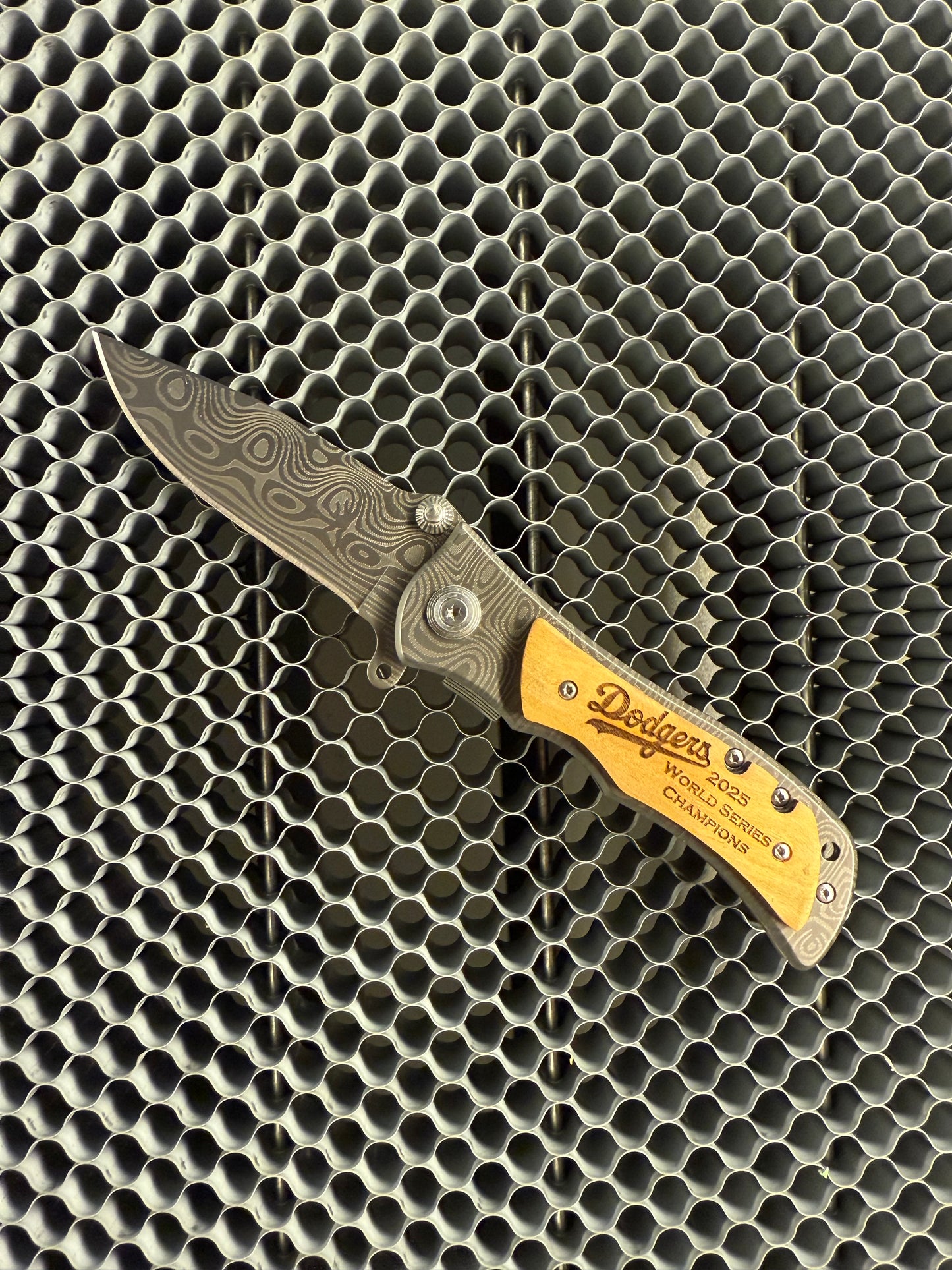 Dodgers 2025 World Championship Damascus Folding Knife