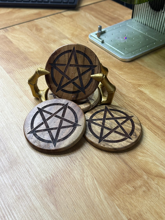 4Pc Hand Of Death Golden Holder/Costers