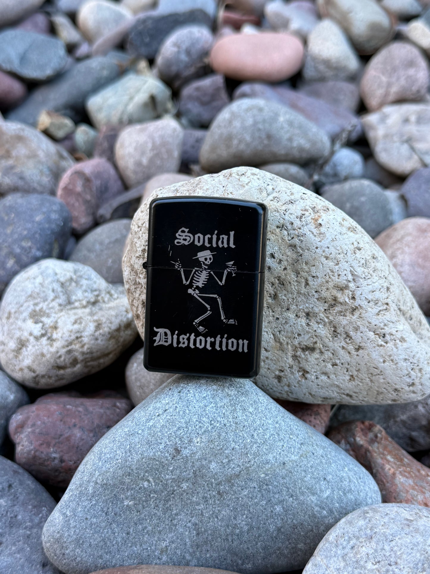 Social distortion lighter