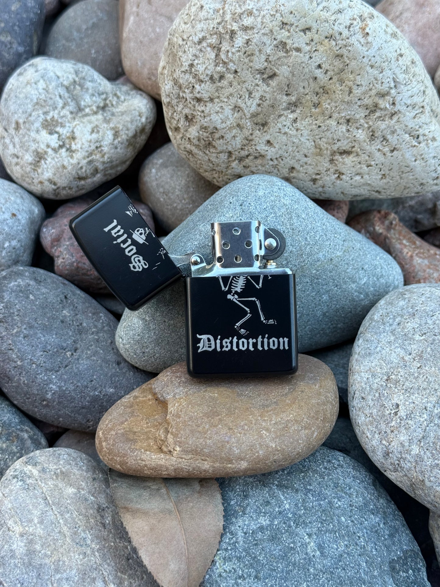 Social distortion lighter